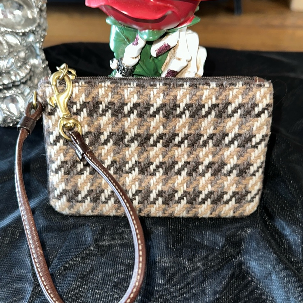 Coach Wristlet 🤎